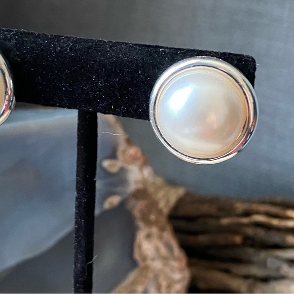 Vintage- Silver tone and faux Pearl Button Style Stud Earrings - Picture 3 of 7